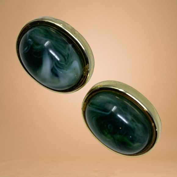 Vintage 1980's Acrylic Green Oval Swirl Cabochon Button Earrings Pierced Retro - Picture 1 of 4